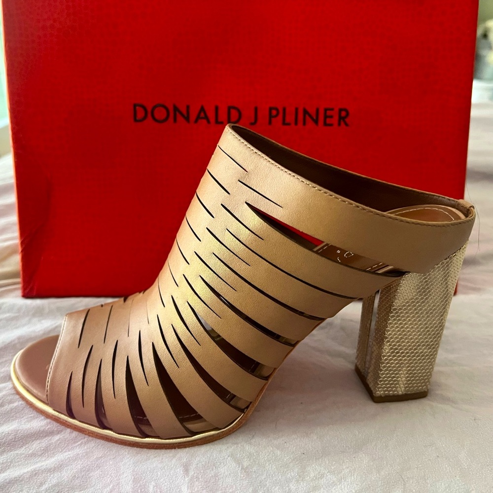 NWT(New in Box) Donald J. Pliner Natural Calf Mules with Gold Snakeprint heel